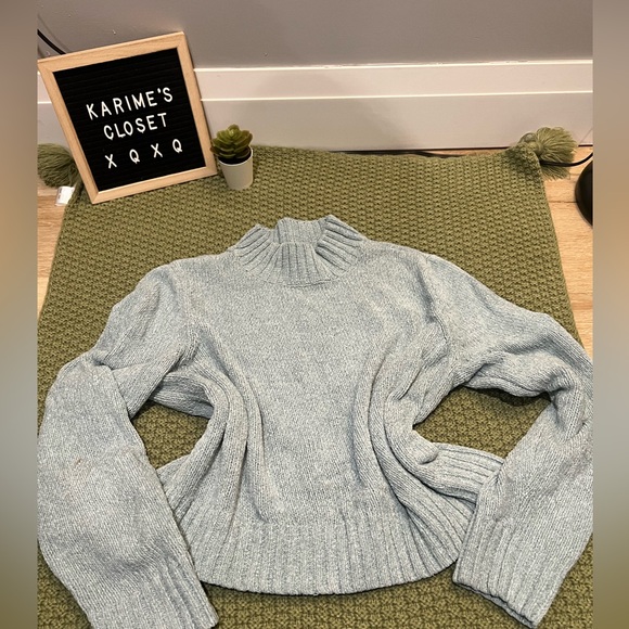 Sweater 💕 - Picture 2 of 2